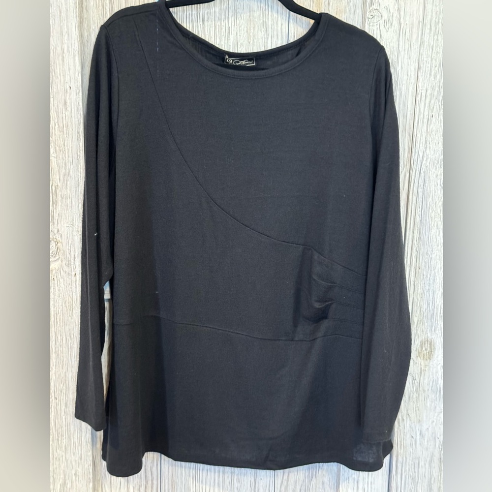 DG2 Sweater sz 1X w/rousching detail on side. NWOT